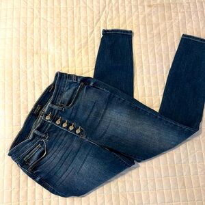 Women’s Judy Blue fly button skinny jeans